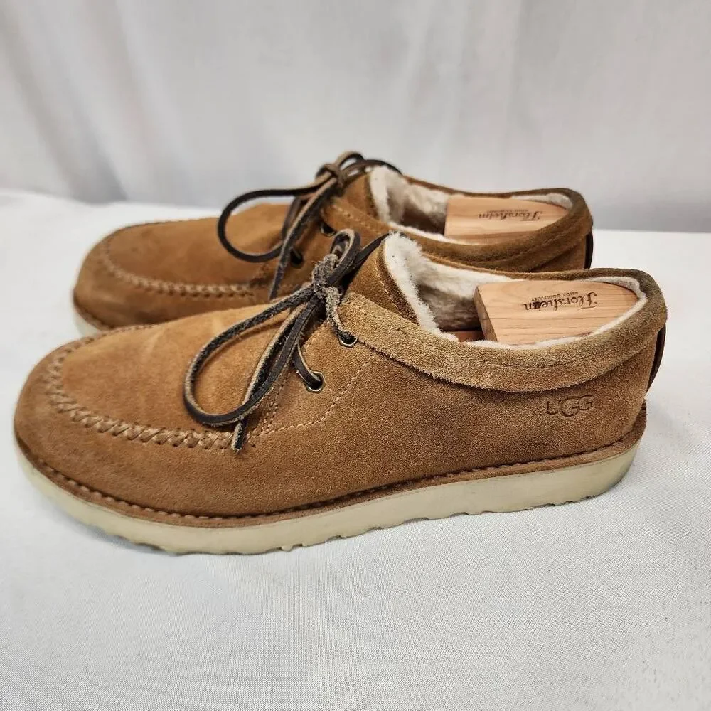 UGG Mens 10 Campout Low Chukka Boot Sheepskin Sherpa Lined Lace-Up